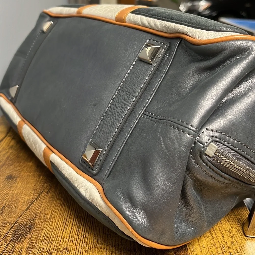 L.A.M.B. Aviano satchel, frosted silver leather, like new condition - Picture 5 of 13